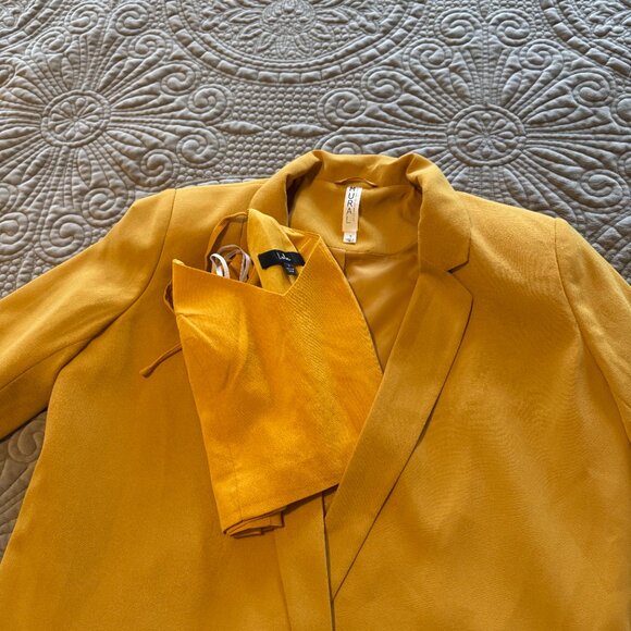 Oversized Mustard Jacket with lace-up top - Picture 5 of 11